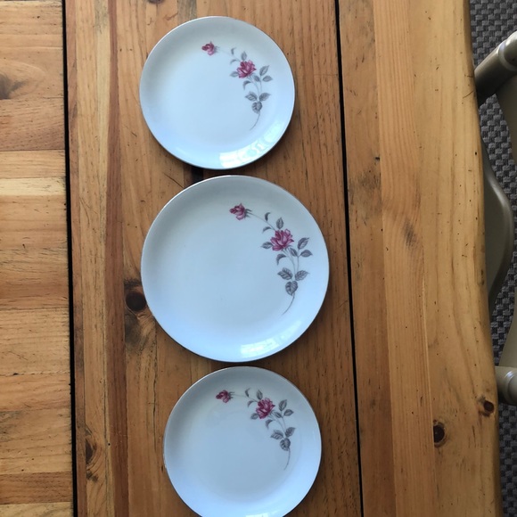 Lennold fine China enchanted rose pattern 1583 two small plates vintage Japan - Picture 1 of 4